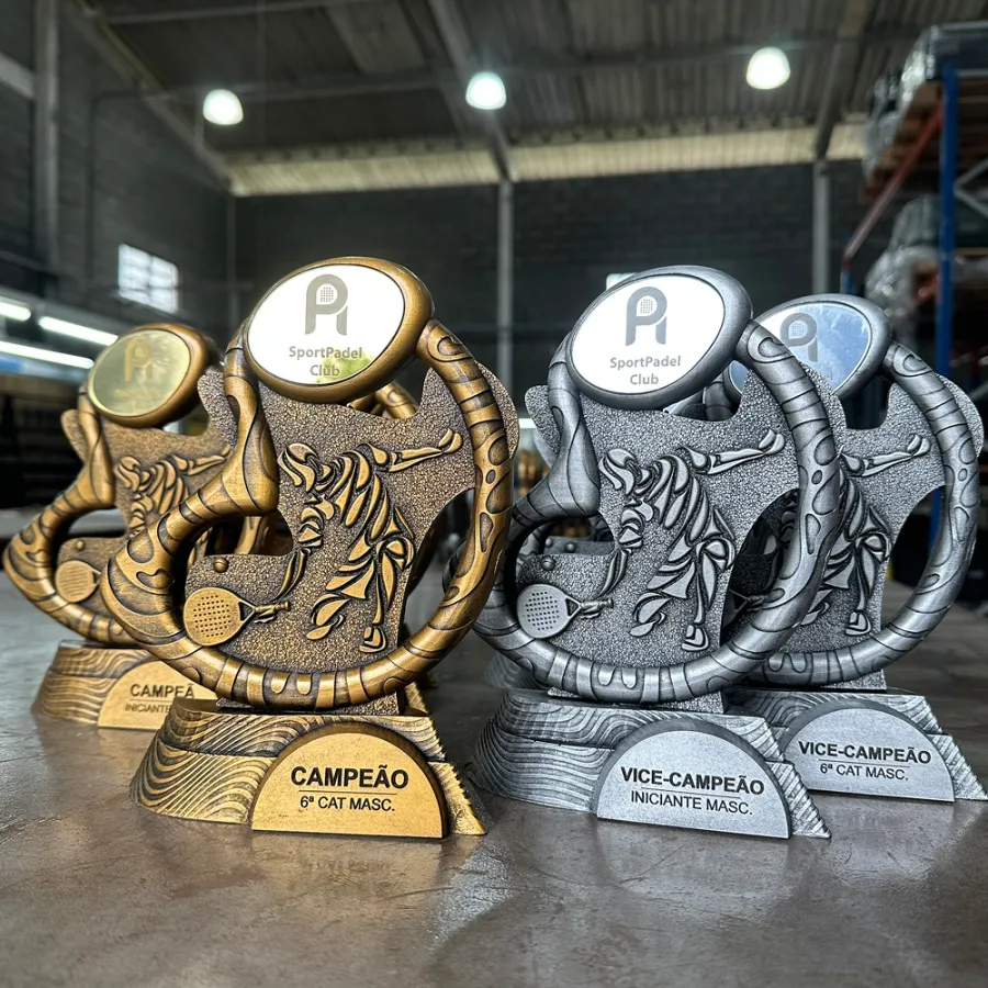 Trofeo modelado en 3D en resina maciza